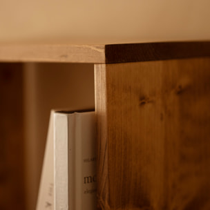 Estanteria de madera maciza en tono roble oscuro con 4 estantes Alto: 182 Largo: 40 Ancho: 20