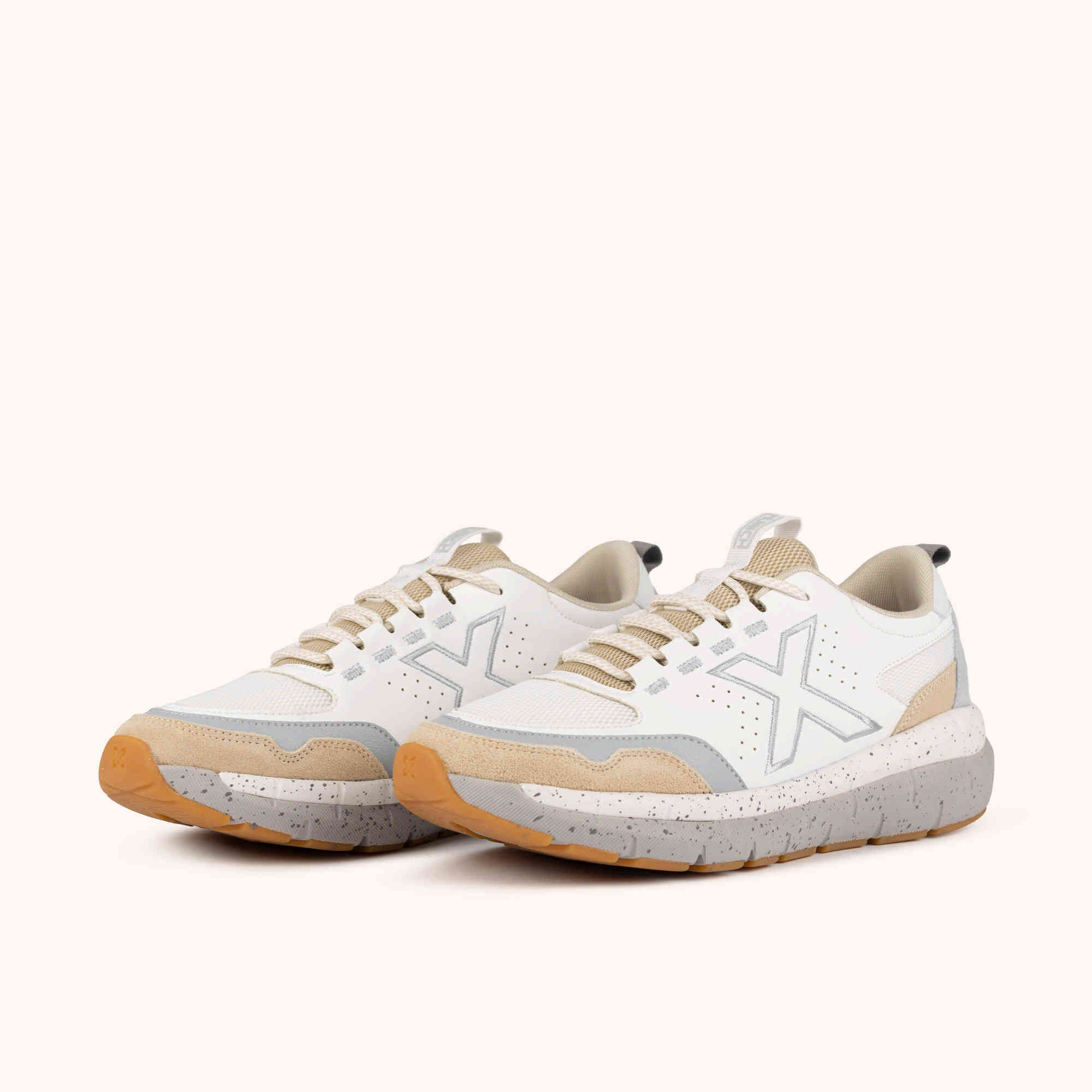 MUNICH KAVA 29 Zapatilla Deportiva de Estilo Urbano Blanca y Beige