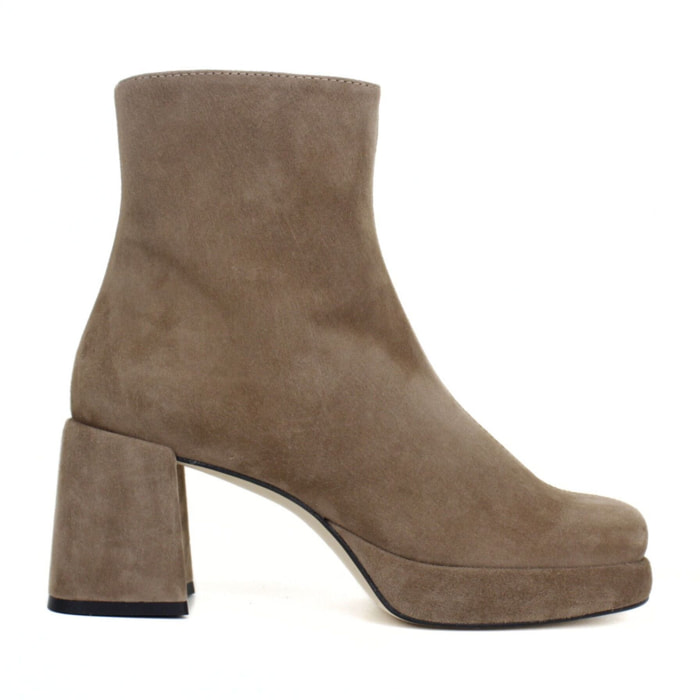 Botine marrón claro con plataforma. Tacón de 7 cm