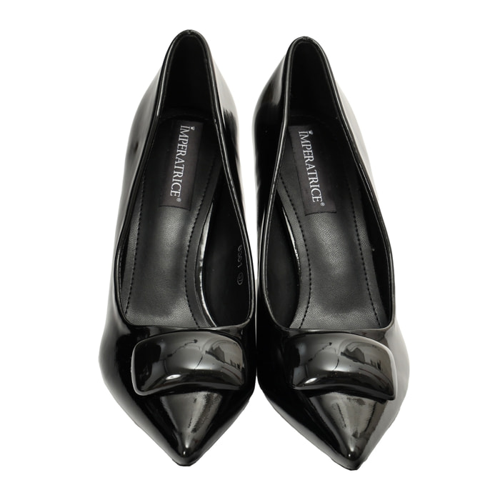 Decolletè in simil pelle verniciata con applicazione