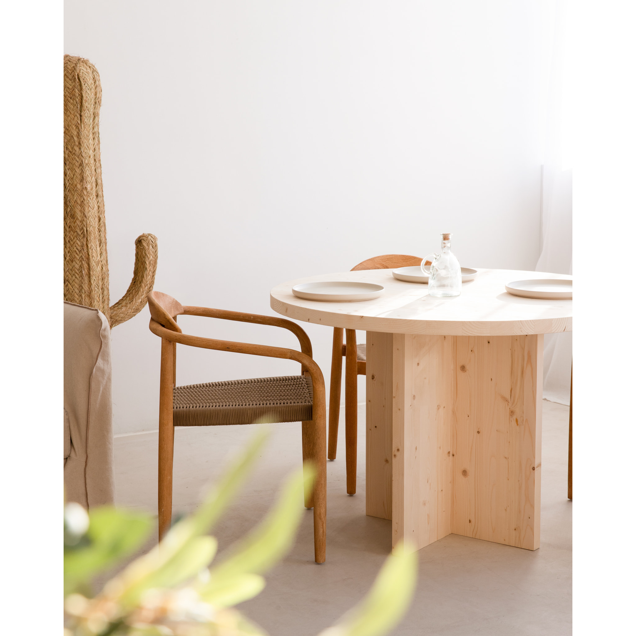 table à manger ronde en bois massif de couleur naturel de ø110 Hauteur: 75 Longueur: 110 Largeur: 110