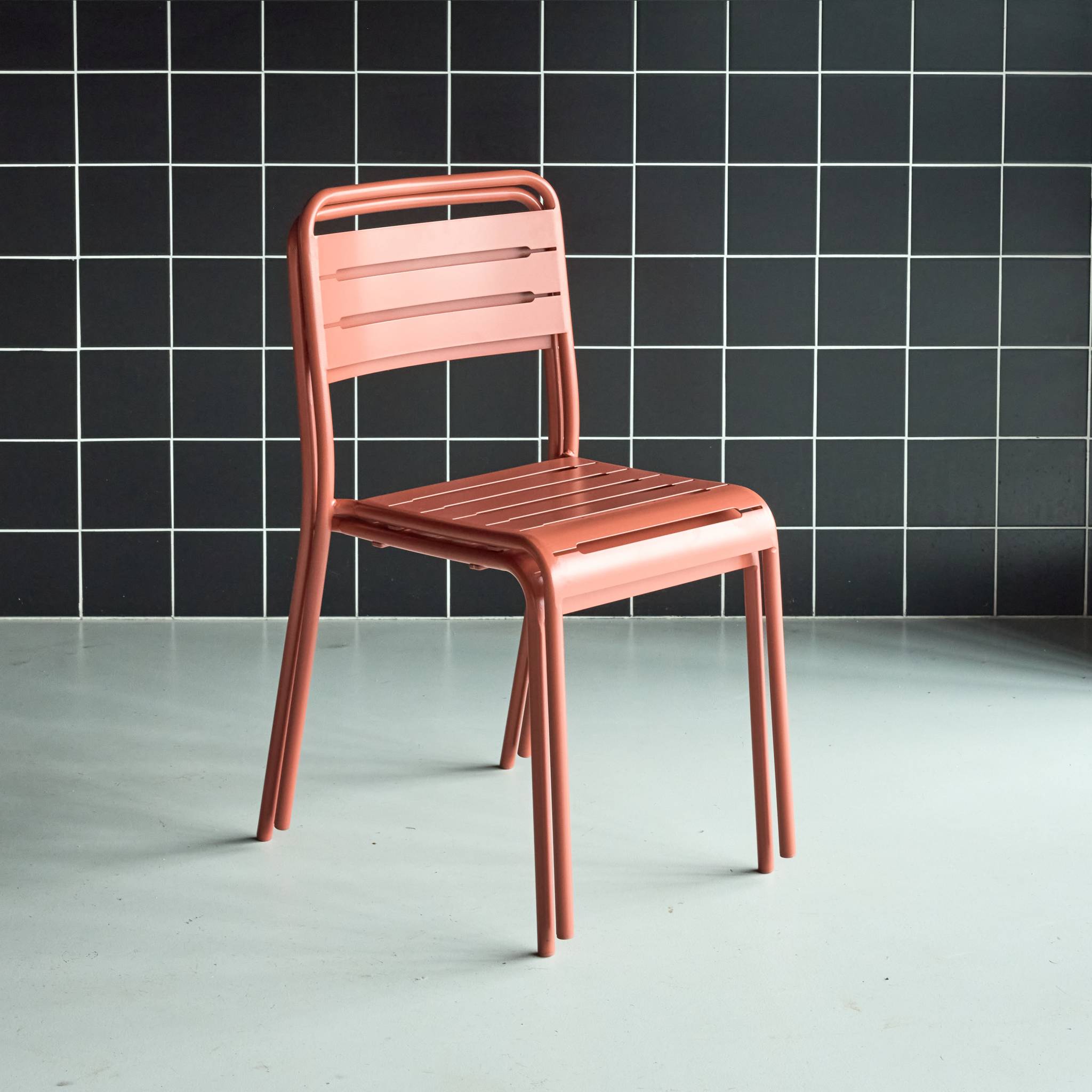 Lot de 2 chaises de jardin acier. 2 places. terracotta. Amelia. L44 x P52 x H79cm