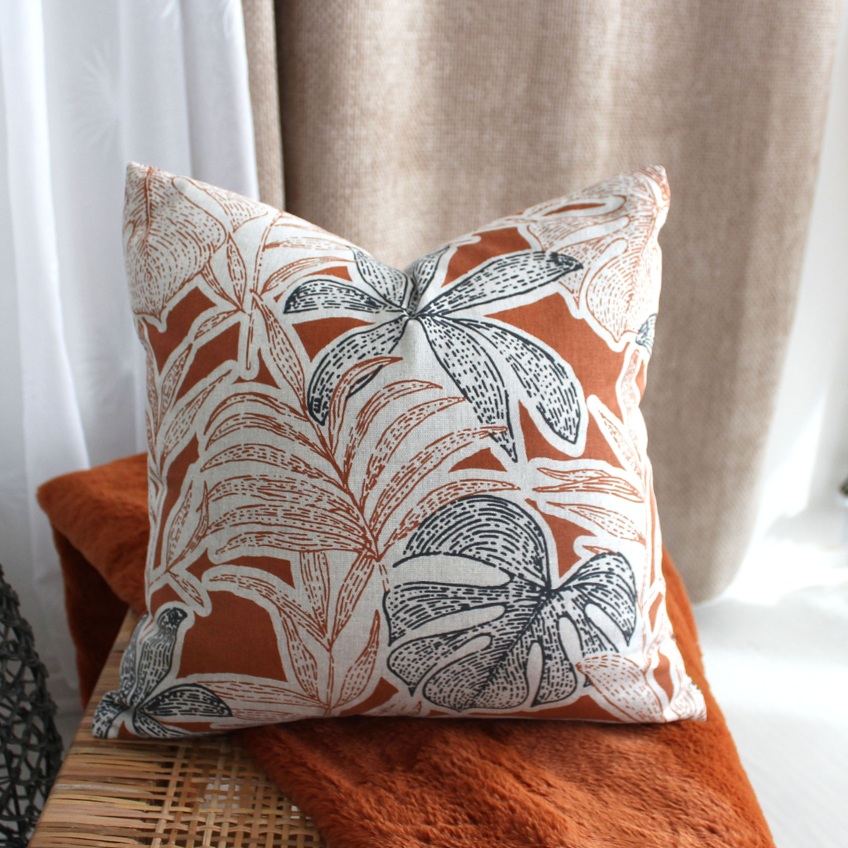 Coussin décoratif déhoussable motif feuillage tropical - Blanc