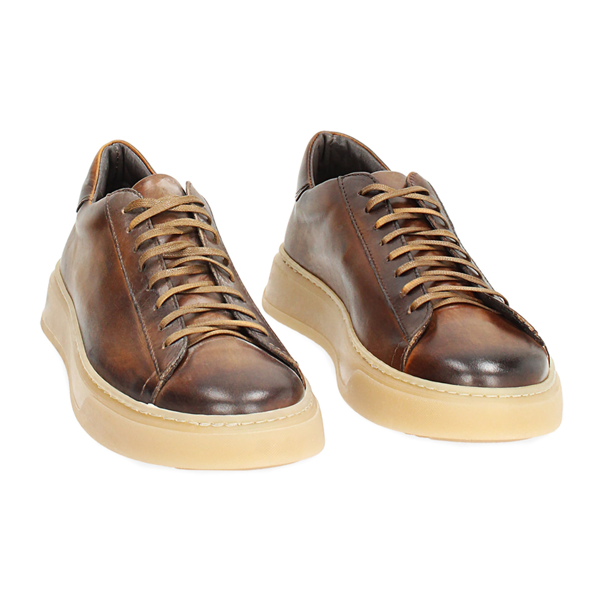 Sneakers color cognac