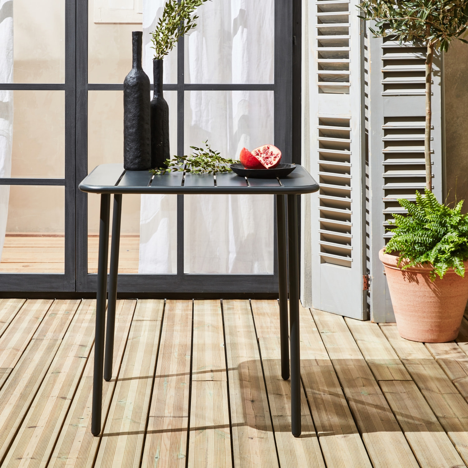 Table de jardin métal 2 places. anthracite. Amelia. 70x70cm. traitement antirouille. lattes et bords arrondis