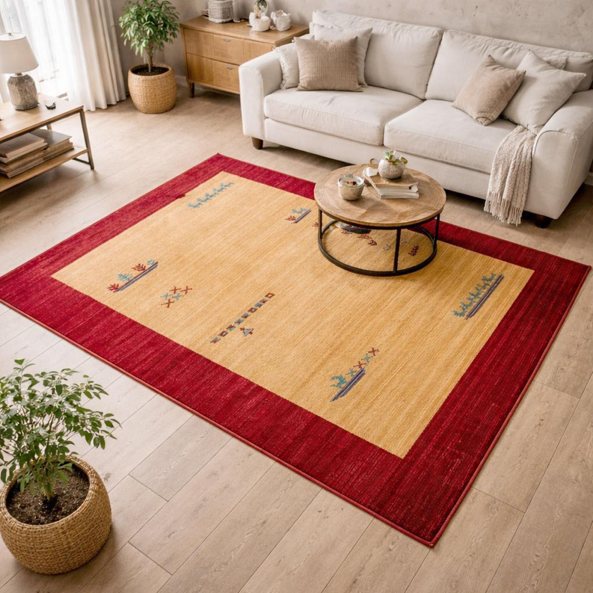 Tapis Tevu beige et rouge au motifs d'inspiration Ethnique