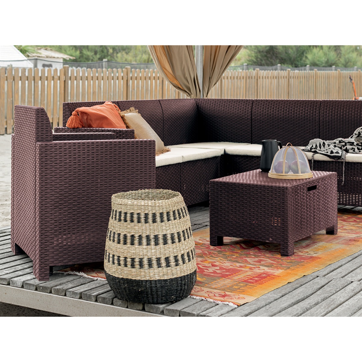 Set salotto da esterno Eris, Set da giardino con cuscini, Salottino indoor e outdoor effetto rattan, 100% Made in Italy, Marrone