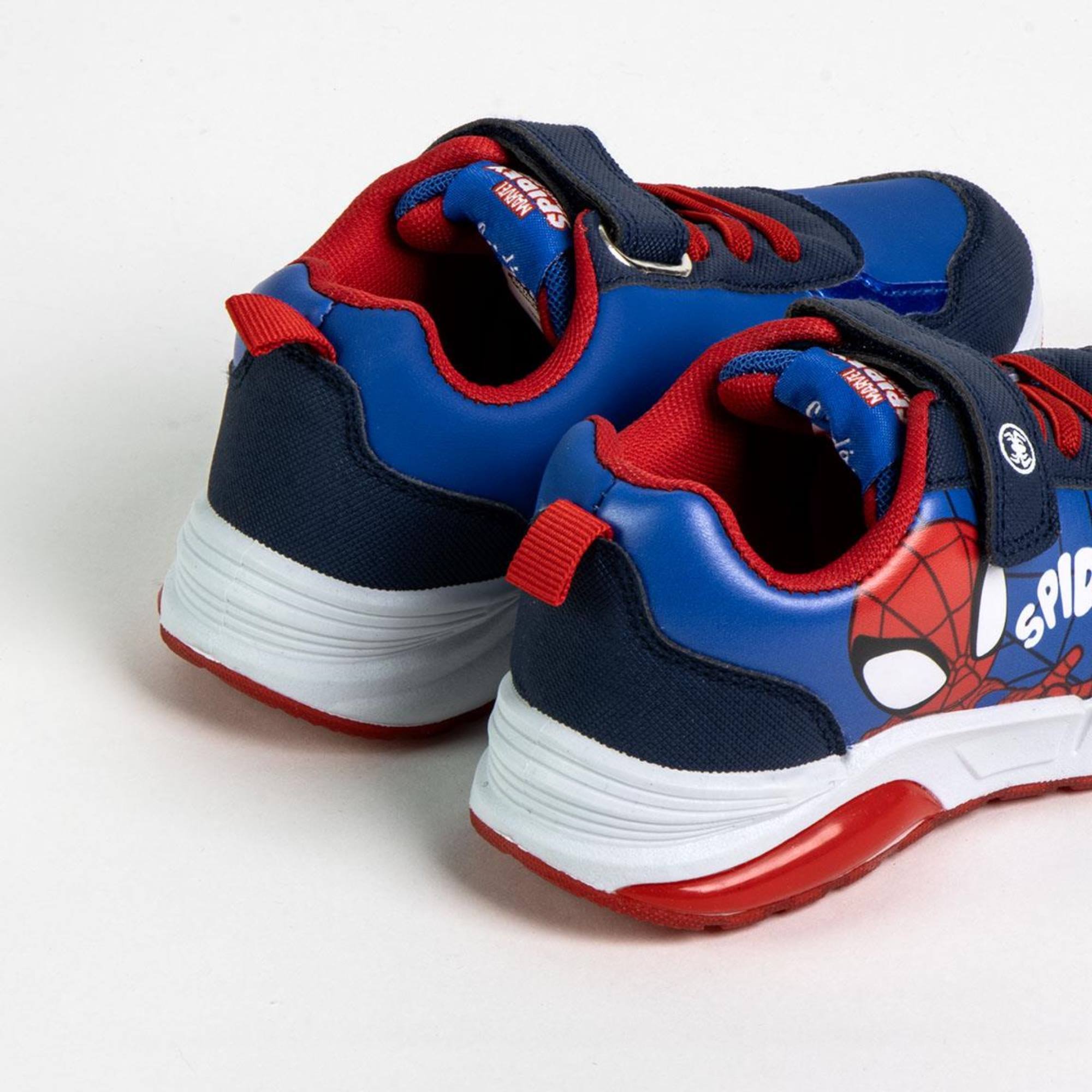 Zapatilla deportiva infantil suela ligera con luces "Spiderman"