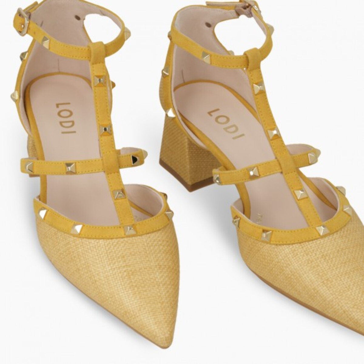 ZAPATOS DE SALÓN BEIGE CHEMENTO