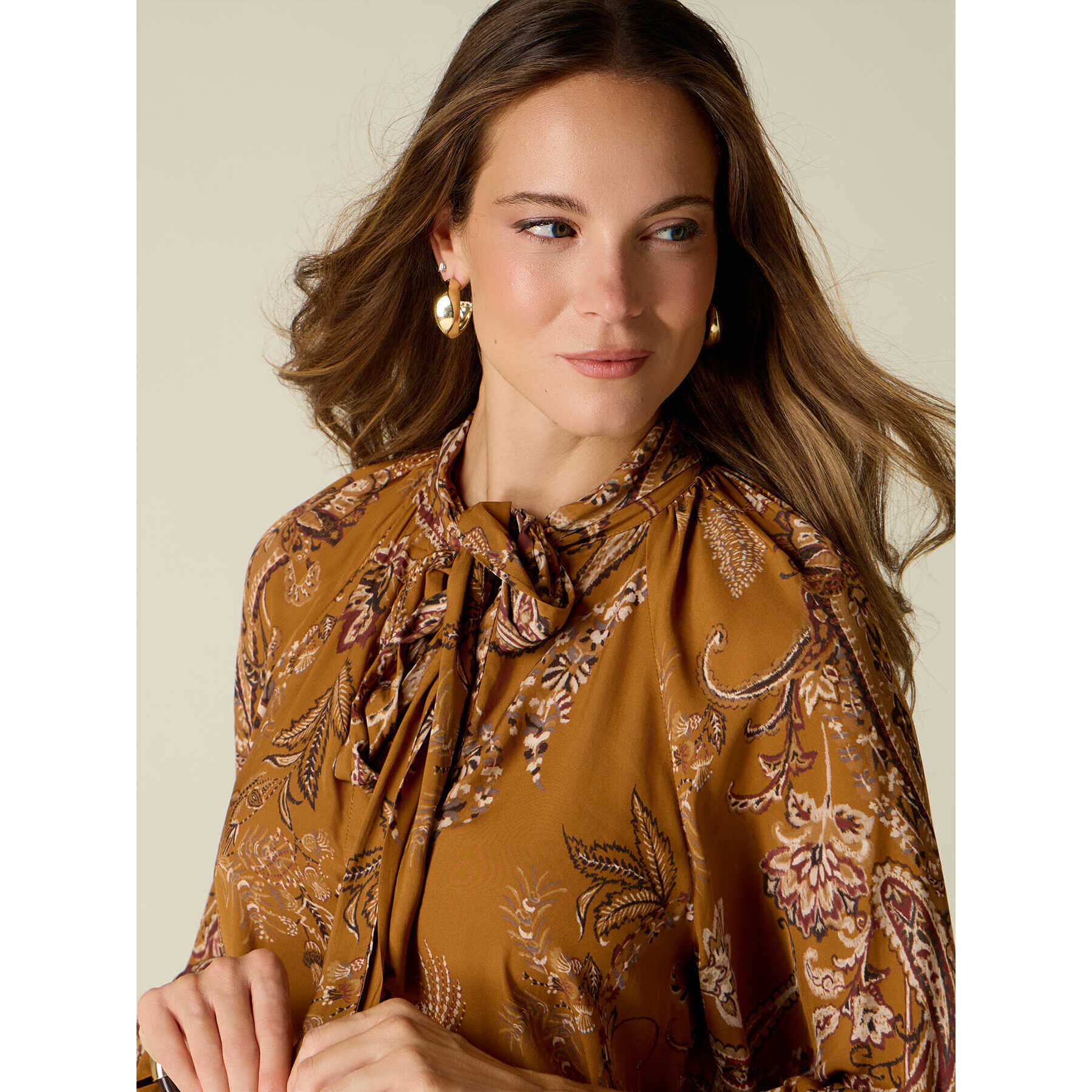 Oltre - Blusa estampada con volantes - Marrón