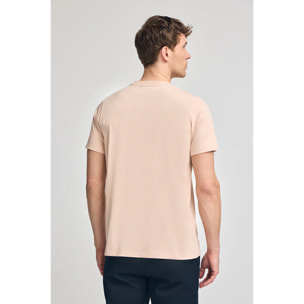 Camiseta color maquillaje de cuello redondo y Big Rigby Go engomado