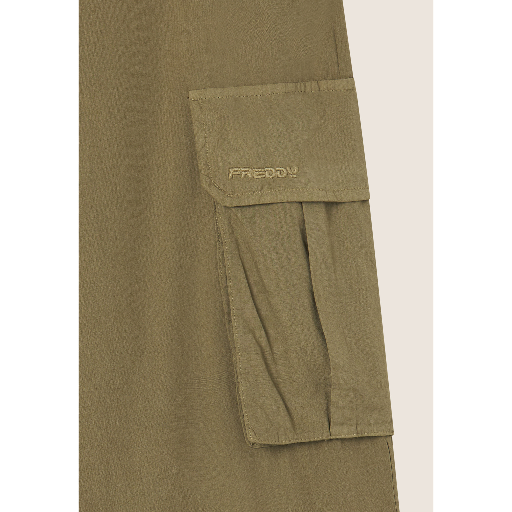 Pantaloni cargo baggy fit in popeline con quattro tasconi