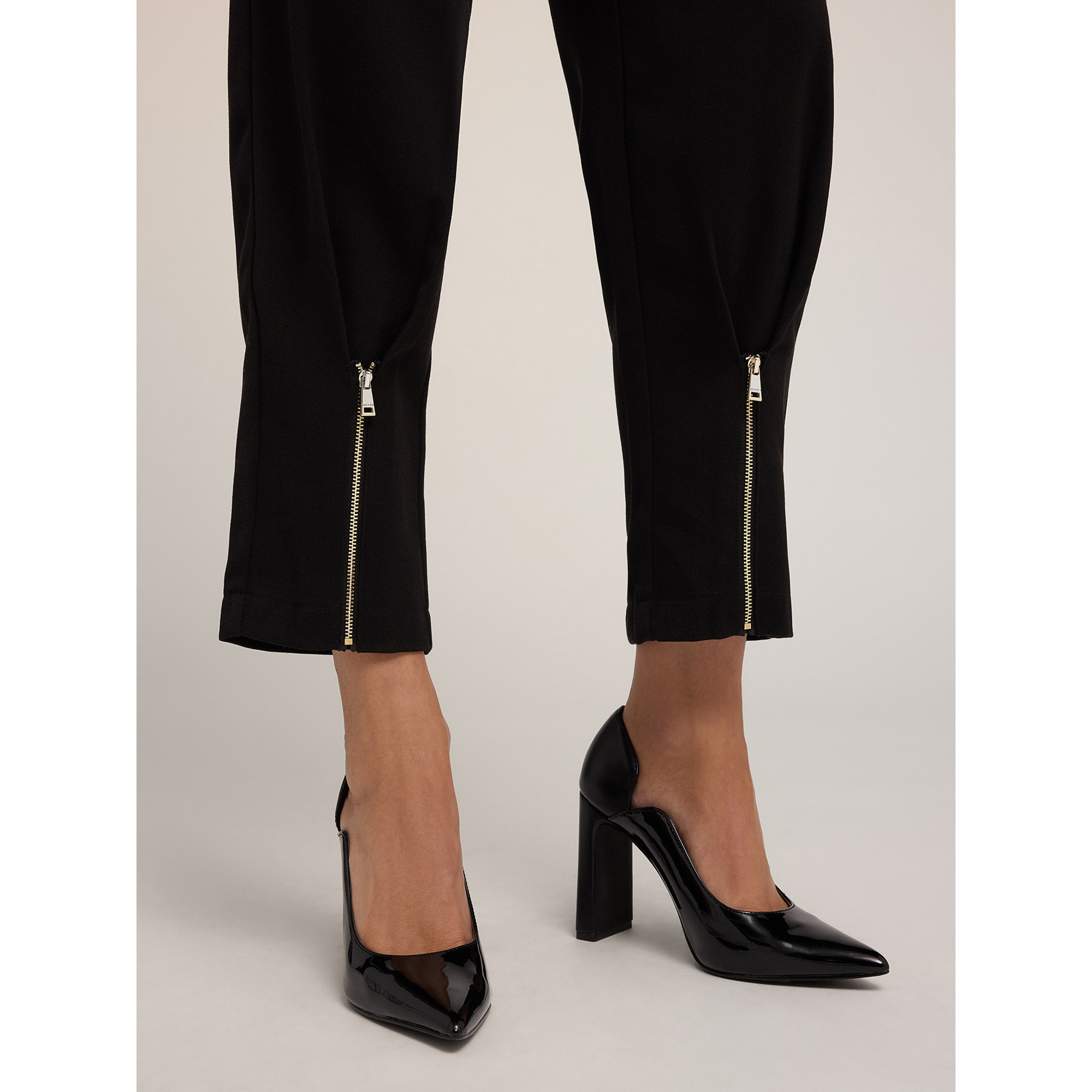 Motivi - Pantalones carrot con cremallera en el bajo - Negro