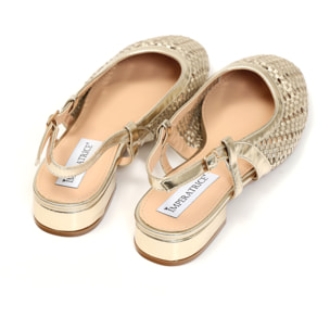 Ballerine slingback in simil pelle con tomaia bucherellata