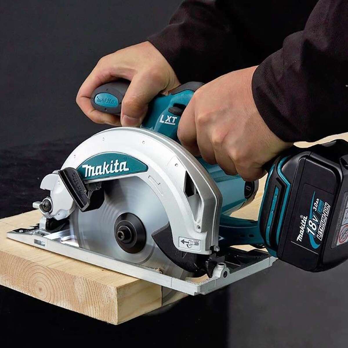 Scie circulaire 18V Ø165 mm - MAKITA - Sans batterie, ni chargeur - MakPac - DHS680ZJ