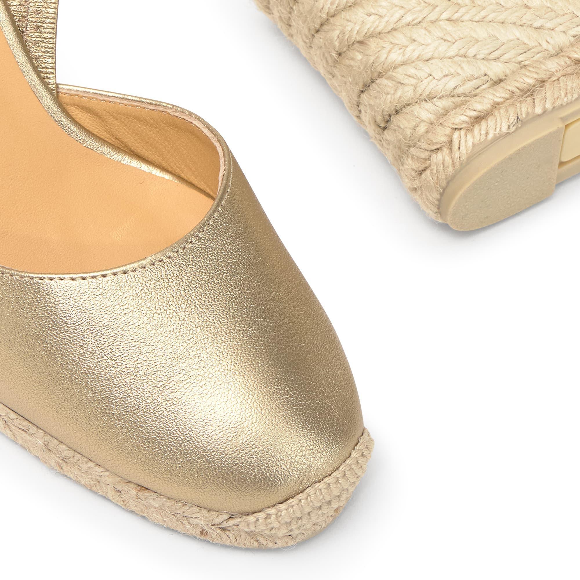 Alpargatas de cuña de mujer Carissa en piel metalizada, abertura en la parte posterior del talón