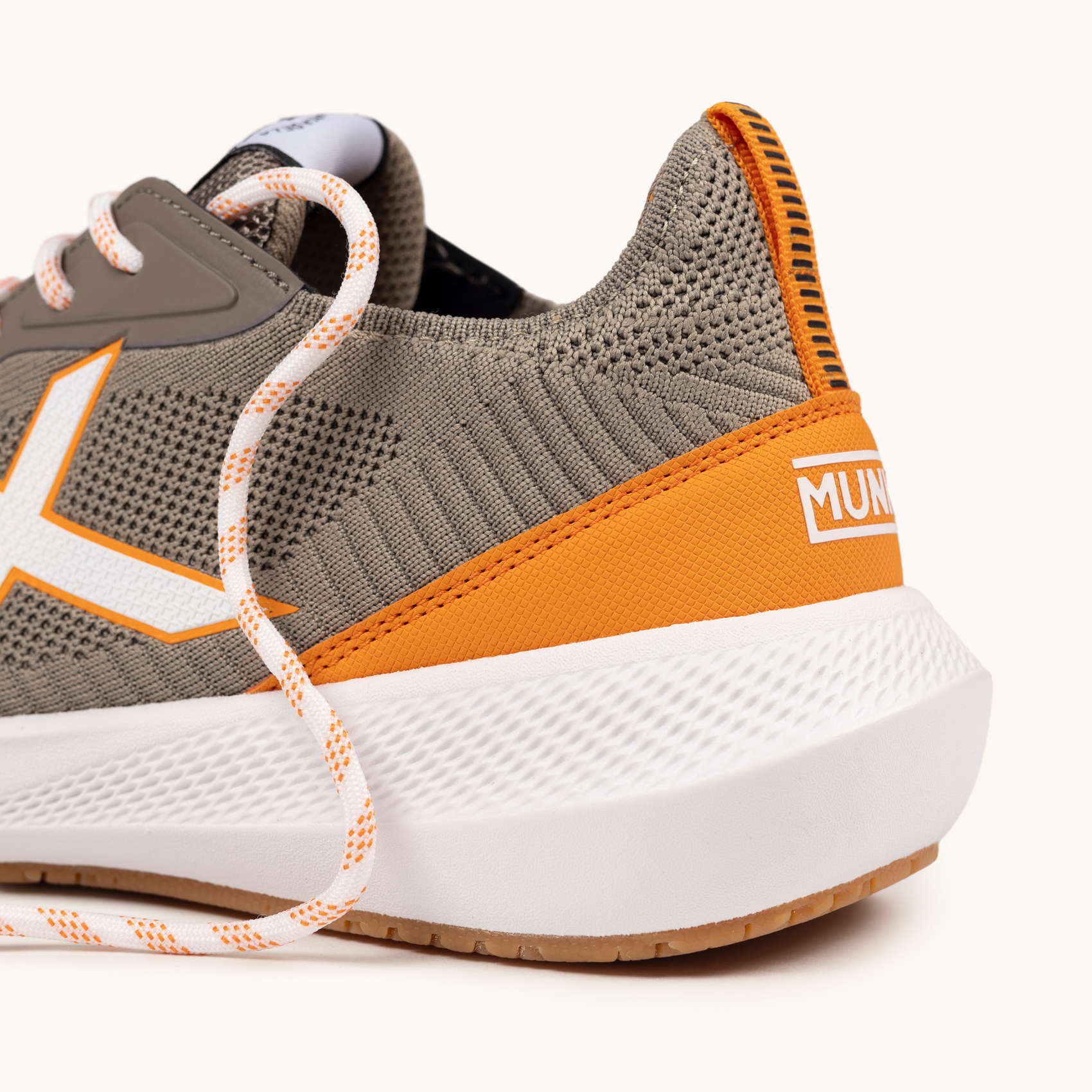 Zapatilla Deportiva Knit Gris y Naranja MUNICH LOOP
