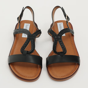 Sandali bassi in simil pelle con fasce intrecciate