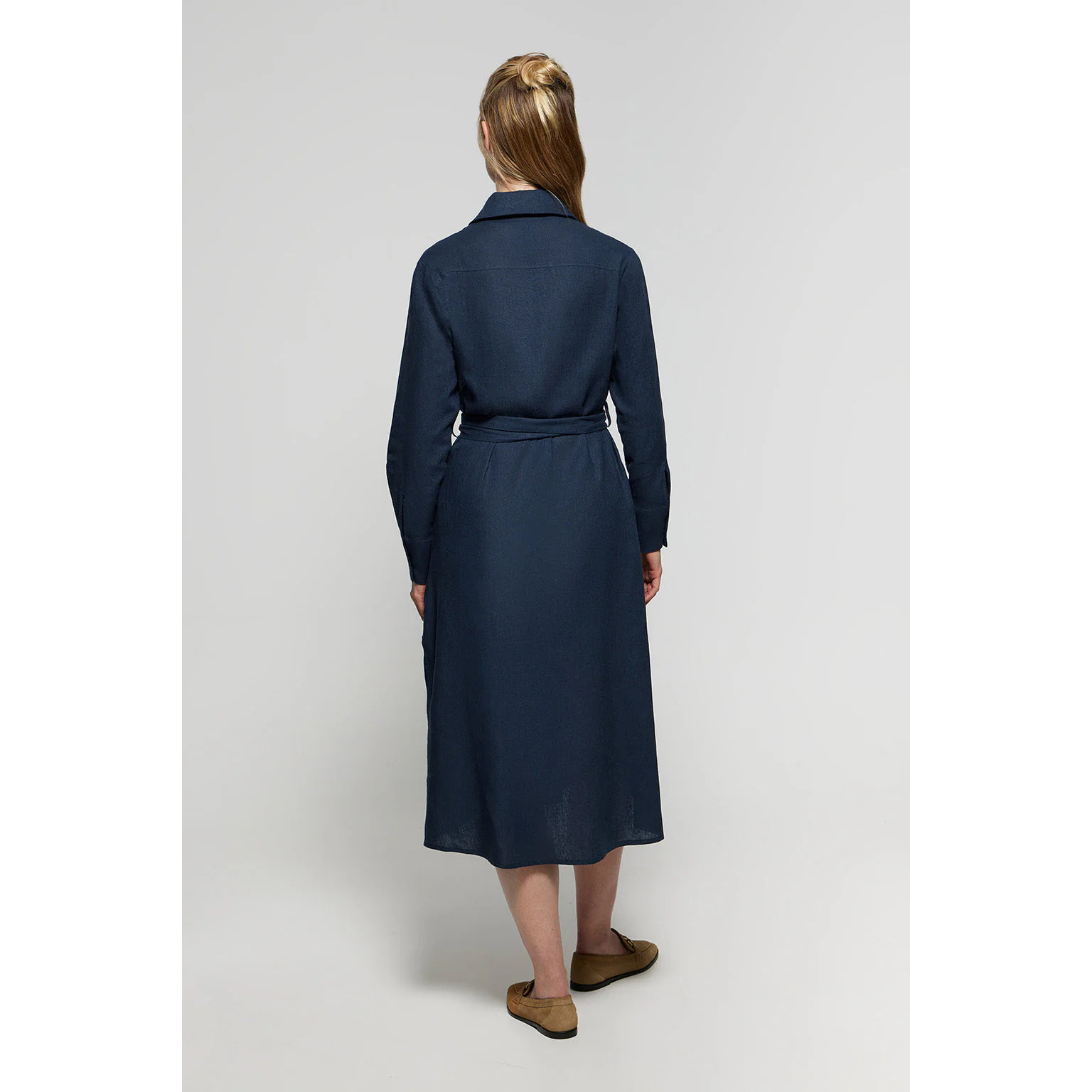 Vestito midi blu in lino con particolare ricamato Rigby Go