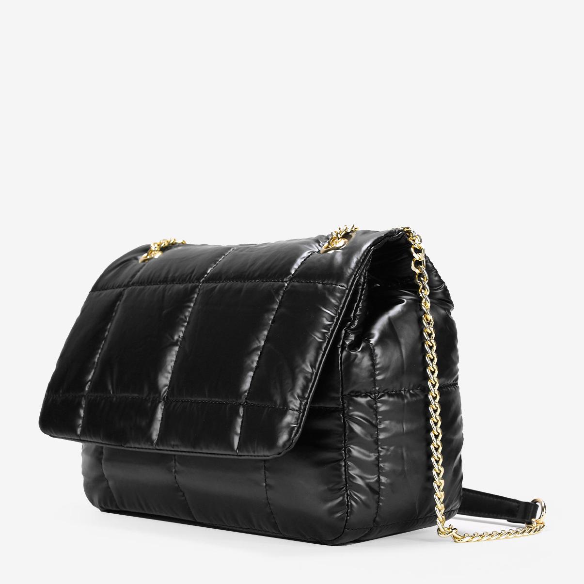 Bolso acolchado negro metalizado con solapa y cadena