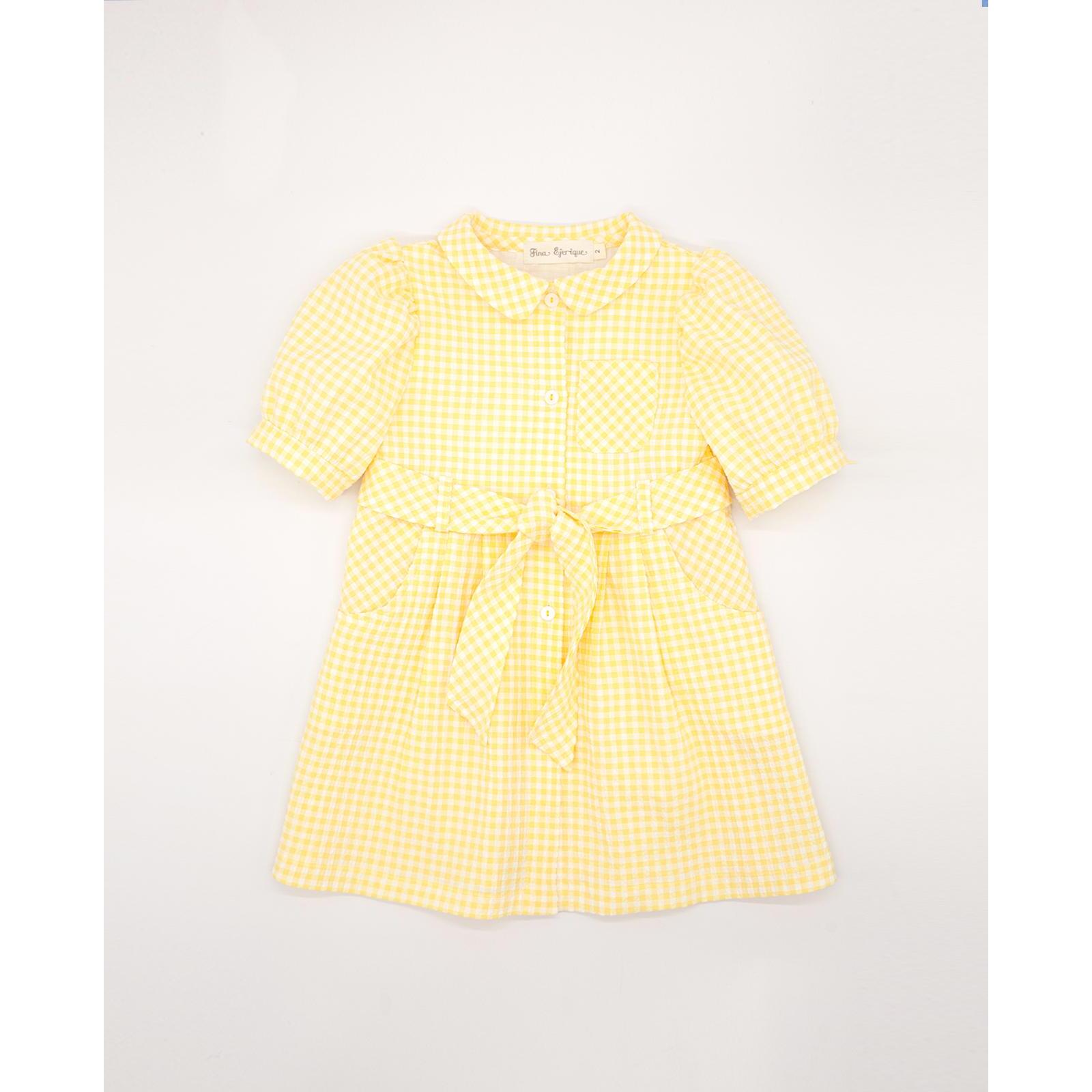 Vestido de manga corta de cuadros vichy amarillos. Bolsillos, cuello y cinturon. Botones en el centro.