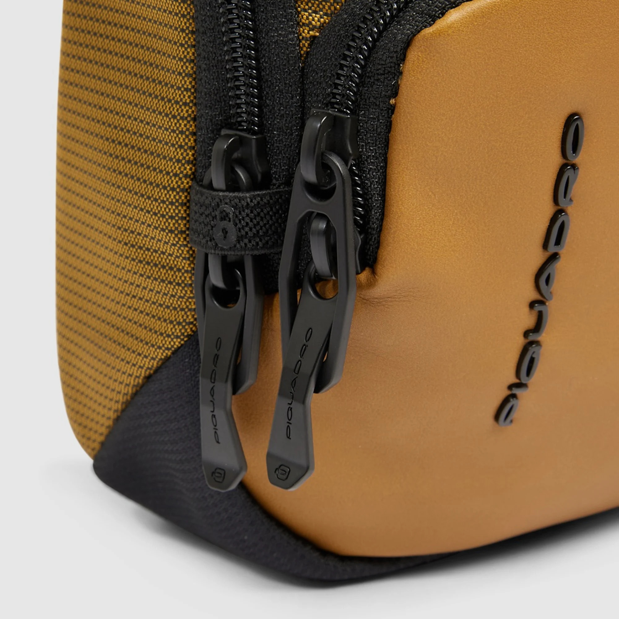 Piquadro Tracolla porta iPad®mini in tessuto riciclato e materiale bio-based con protezione RFID