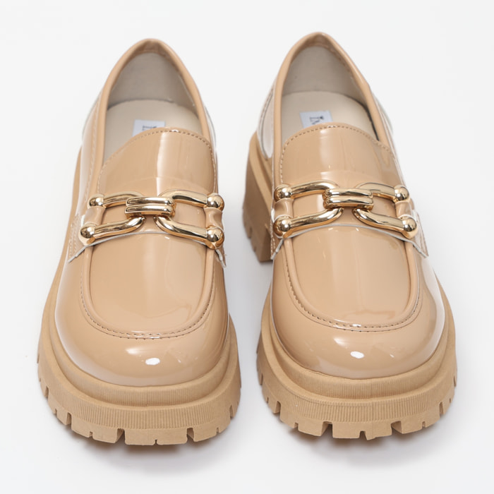 Mocassini platform in simil pelle verniciata con dettaglio color oro