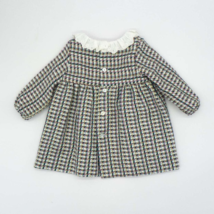 Vestido chanel verde con cuello con volante en blanco