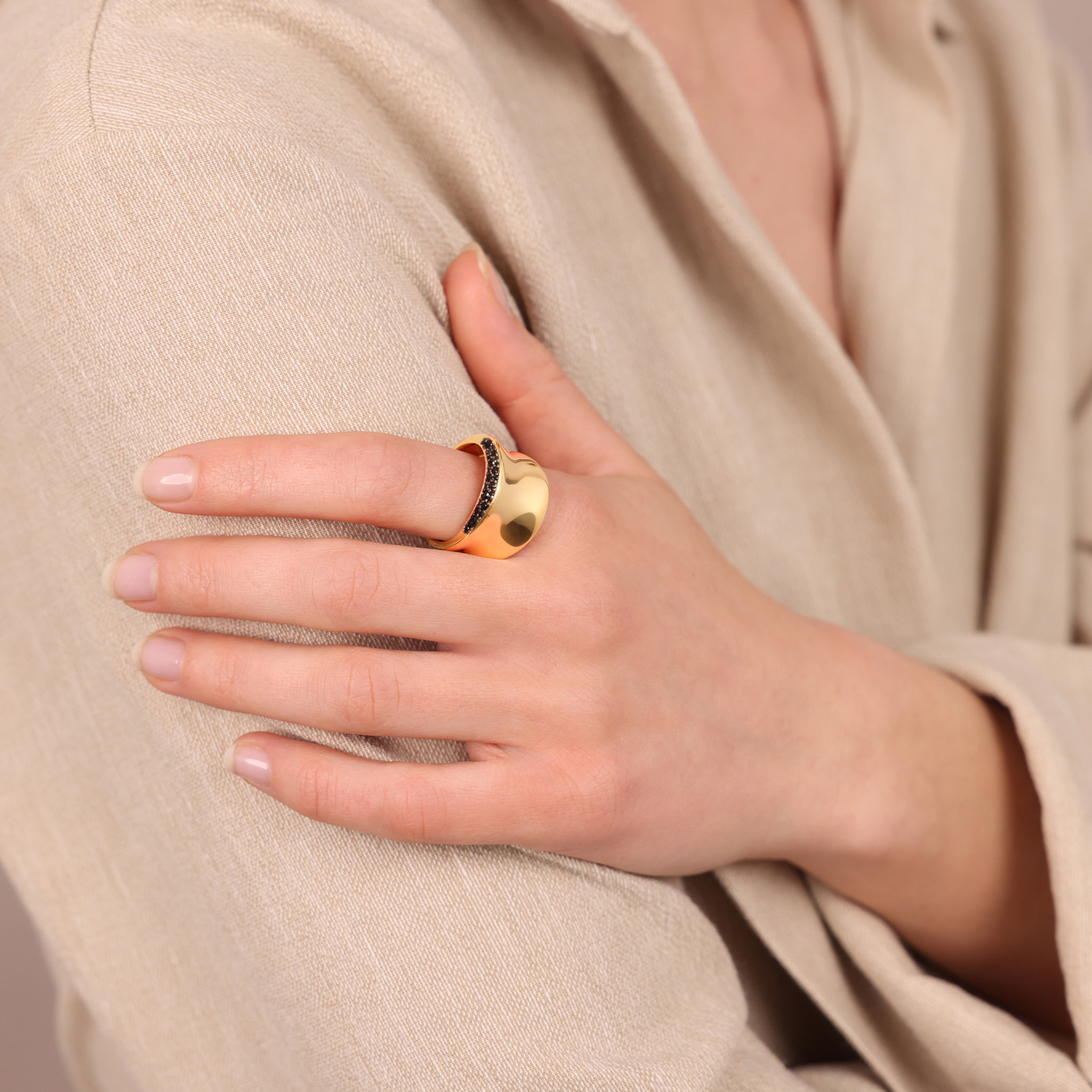 Anello Golden a Fascia Graduato con Pavé di Spinello Nero