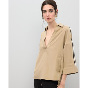 camicia con scollo a V