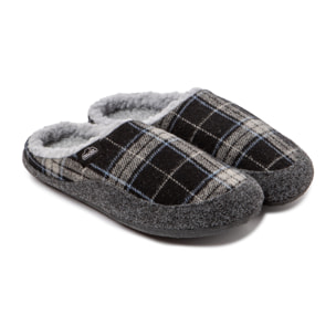 Zapatillas de casa , Nessy