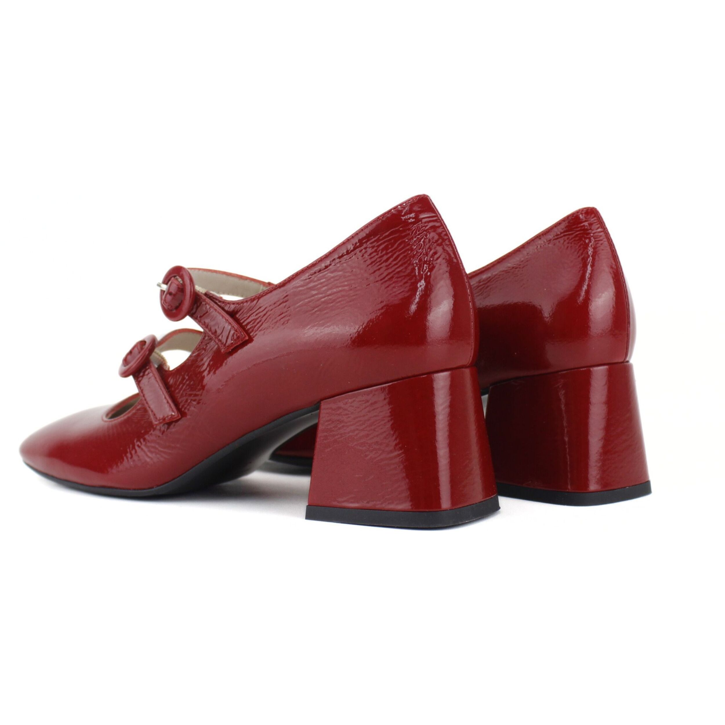 Zapato de salón de piel acharolada color rojo estilo Mary Jane con tacón de 4 cm