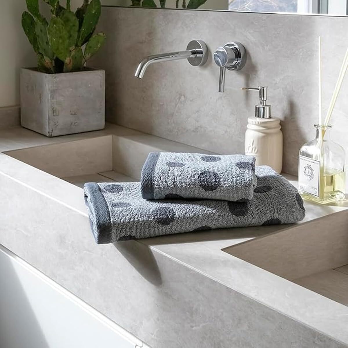 INTRECCI HOME Set Bagno Asciugamani Viso+Ospite, in Puro Cotone 450, Morbidezza Extra, Lavorazione Jacquard, Design a Pois, Elegante e Confortevole