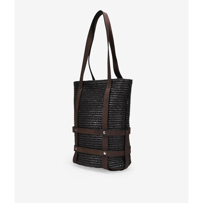 Bolso de hombro marrón en rafia con arnés