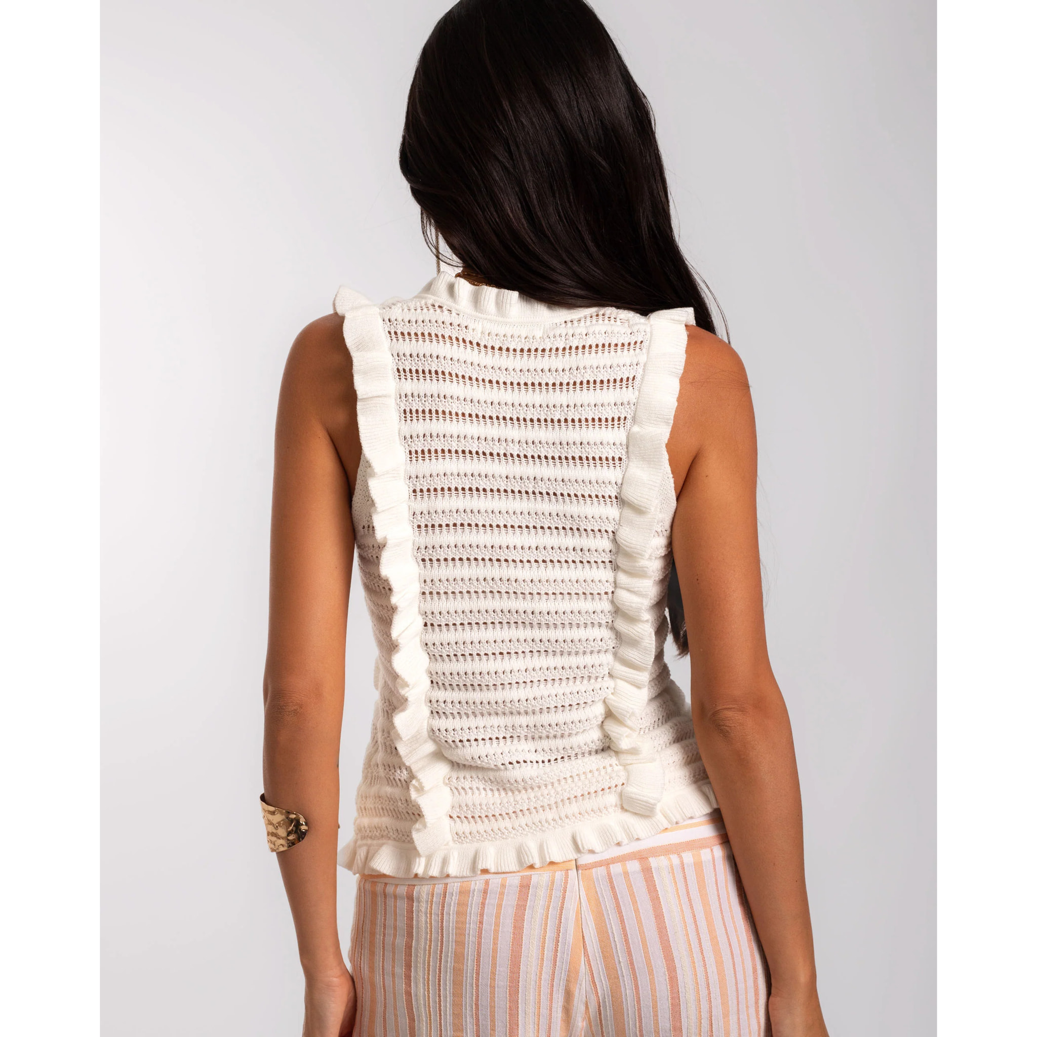 Chaleco de mujer de algodón bordado con cierre de lazadas