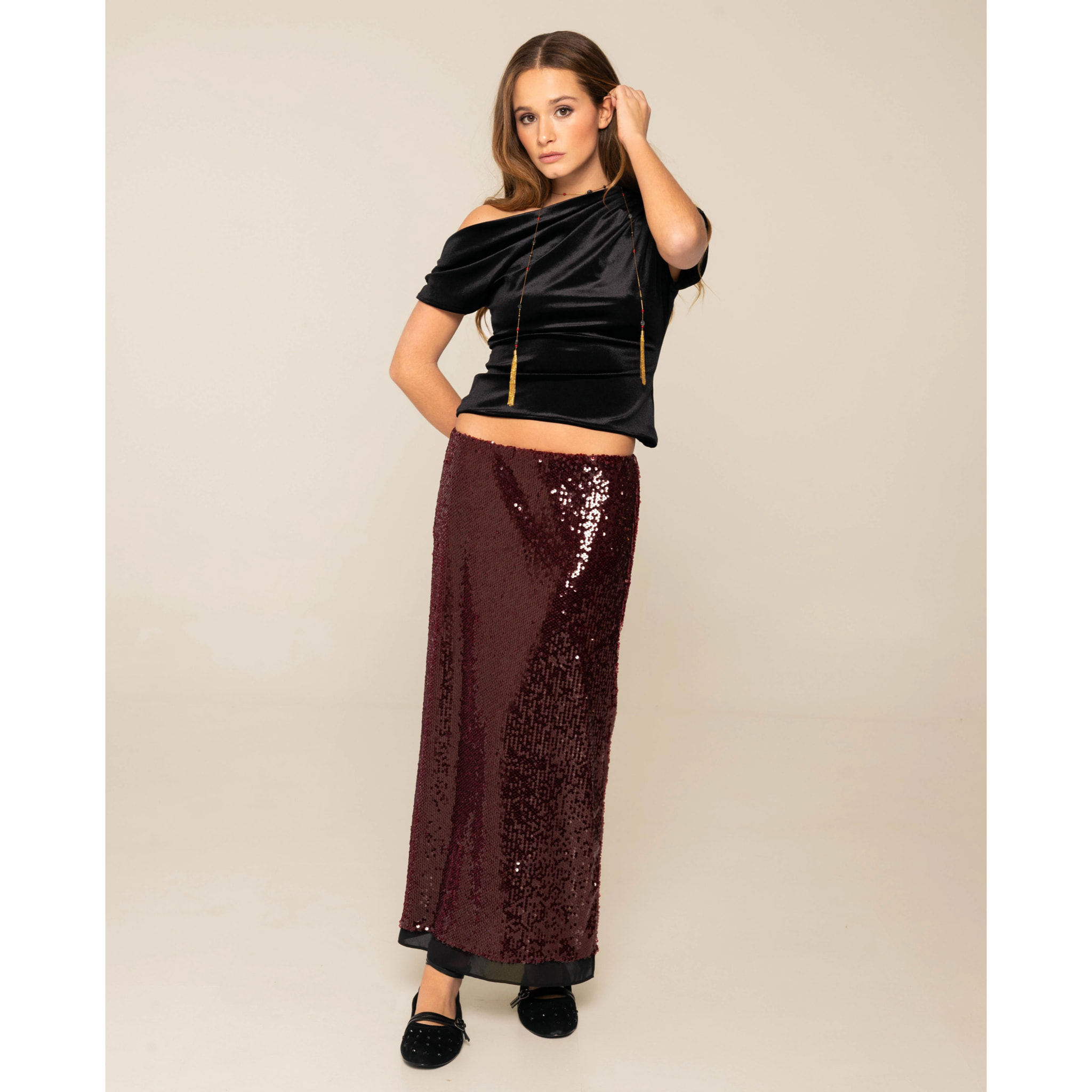 Top de terciopelo con escote asimétrico de mujer