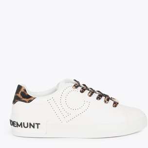 Sneakers con dettaglio LC traforato