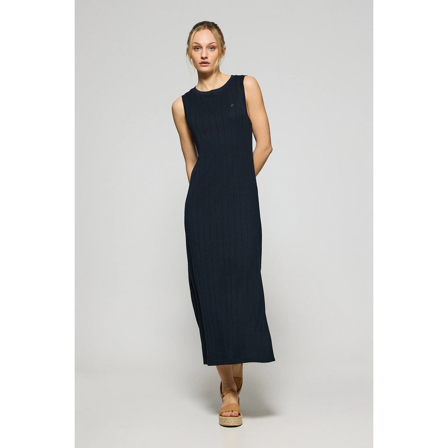 Vestito lungo blu marino a coste con monogramma ricamato