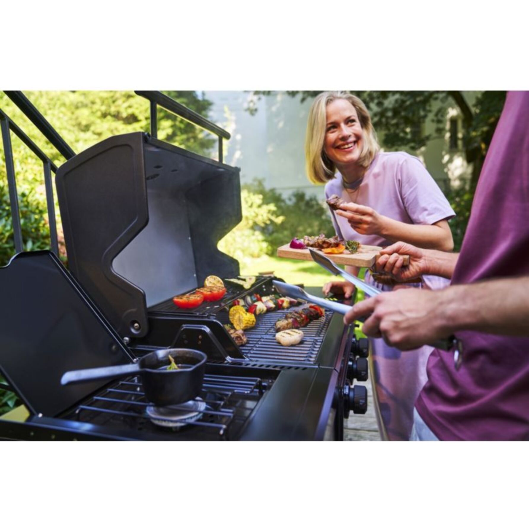 Barbecue gaz CHAR BROIL Essential 3G, sur chariot, 4 brûleurs dont 1 latéral, surface de cuisson 64 x 45 cm