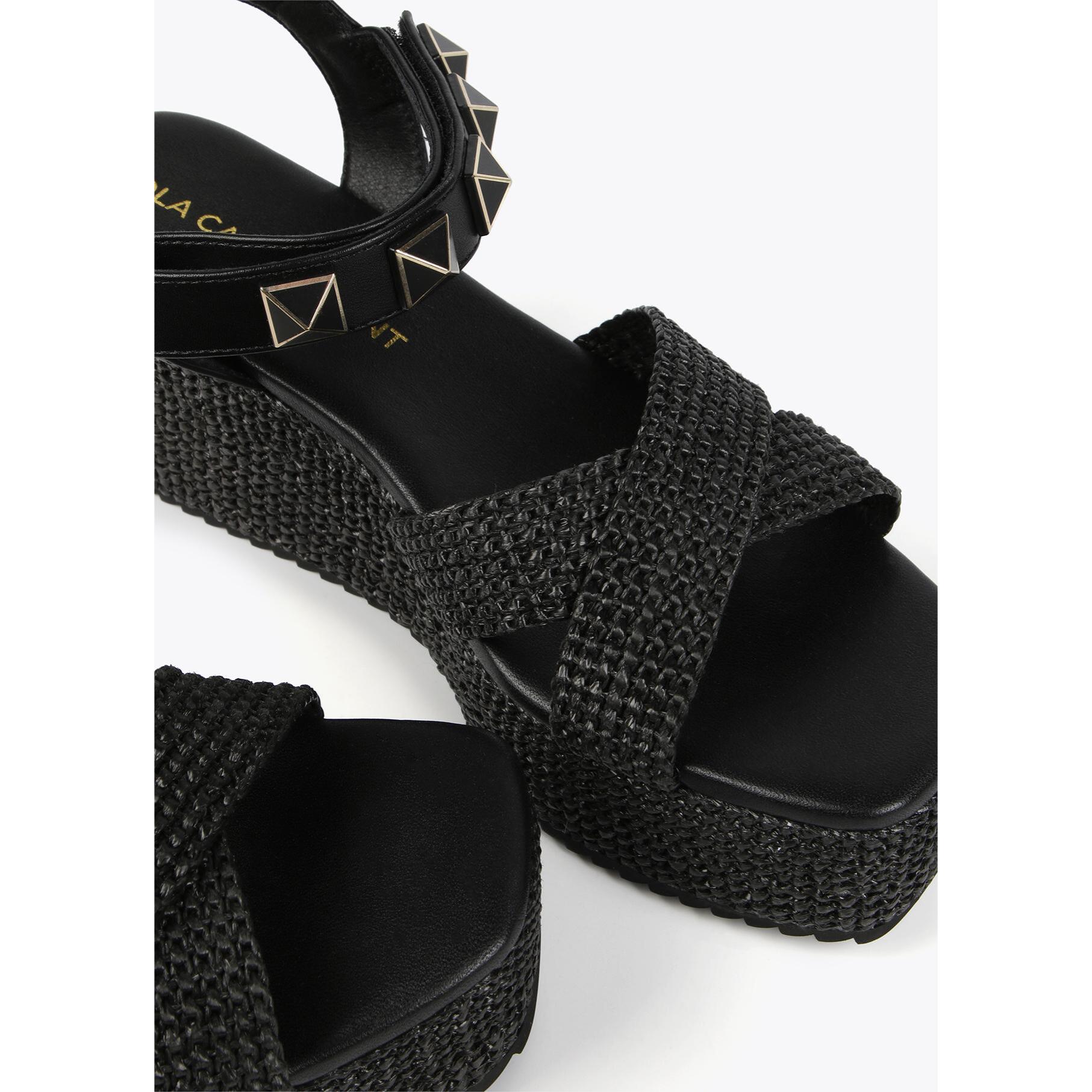 Sandali con plateau dettagli in metallo