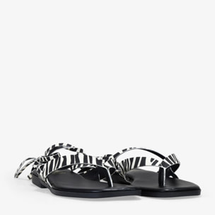 Sandalias de dedo efecto cebra con tiras atadas