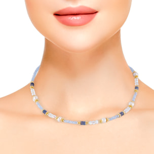 Collar de lapislázuli, cristales azules y blancos con perlas naturales y cierre de mosquetón.