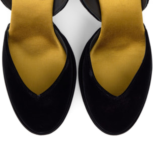 Zapato de tacón Verona en terciopelo con cierre de hebilla