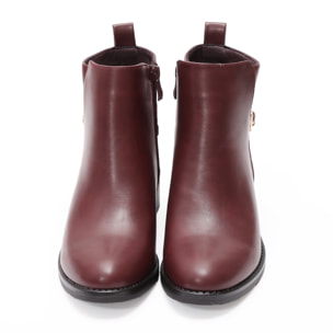 Stivaletti in simil pelle con fibbia dorata