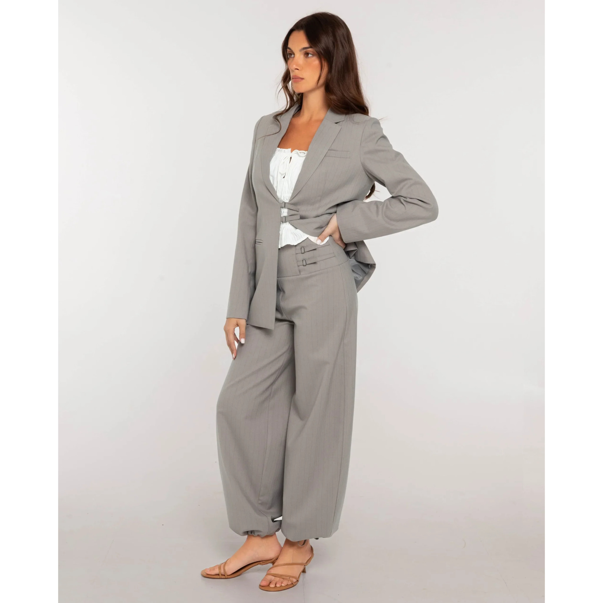 Pantalón recto de raya diplomática de traje de mujer
