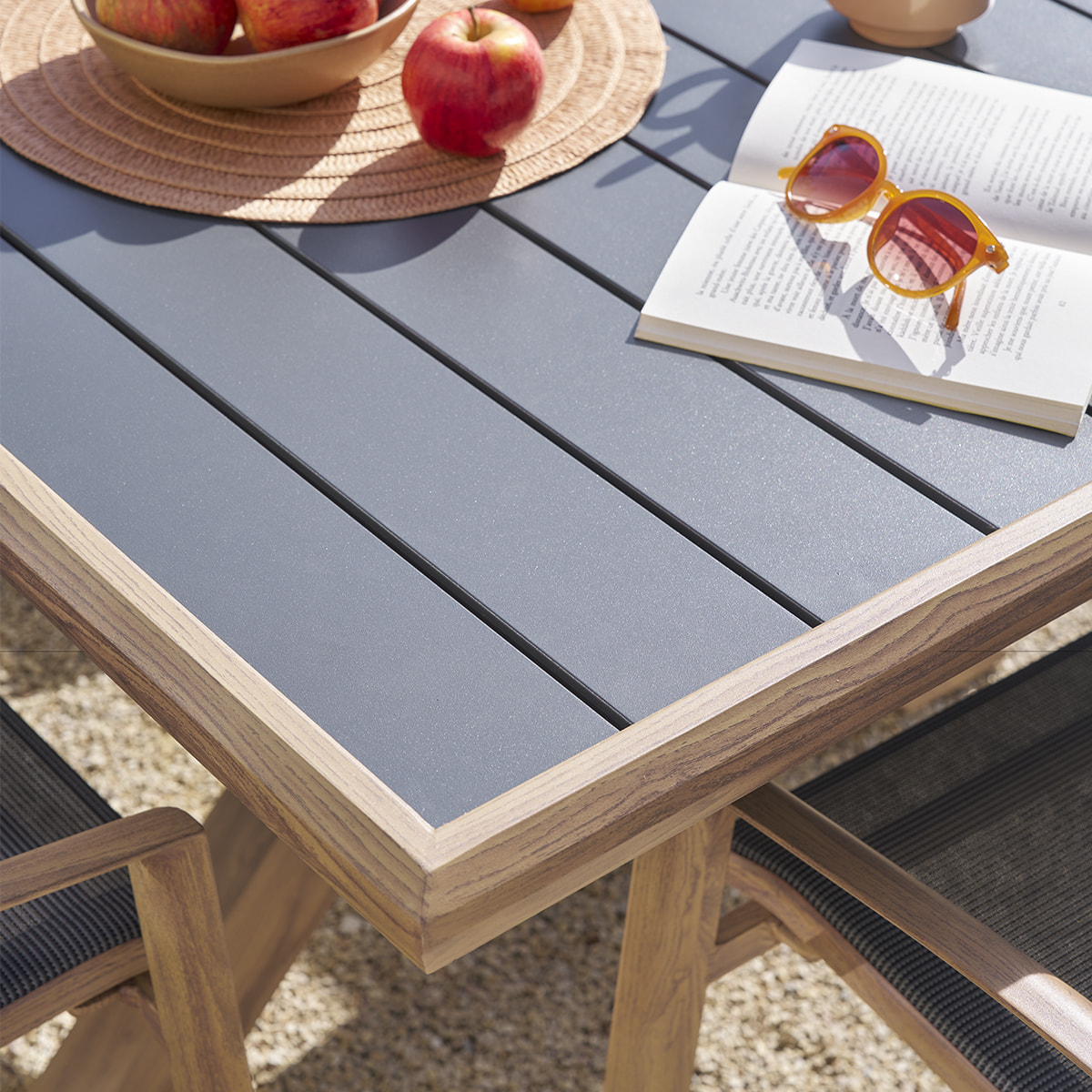 Table de jardin extensible "Axiome" graphite & honey 12 places en aluminium