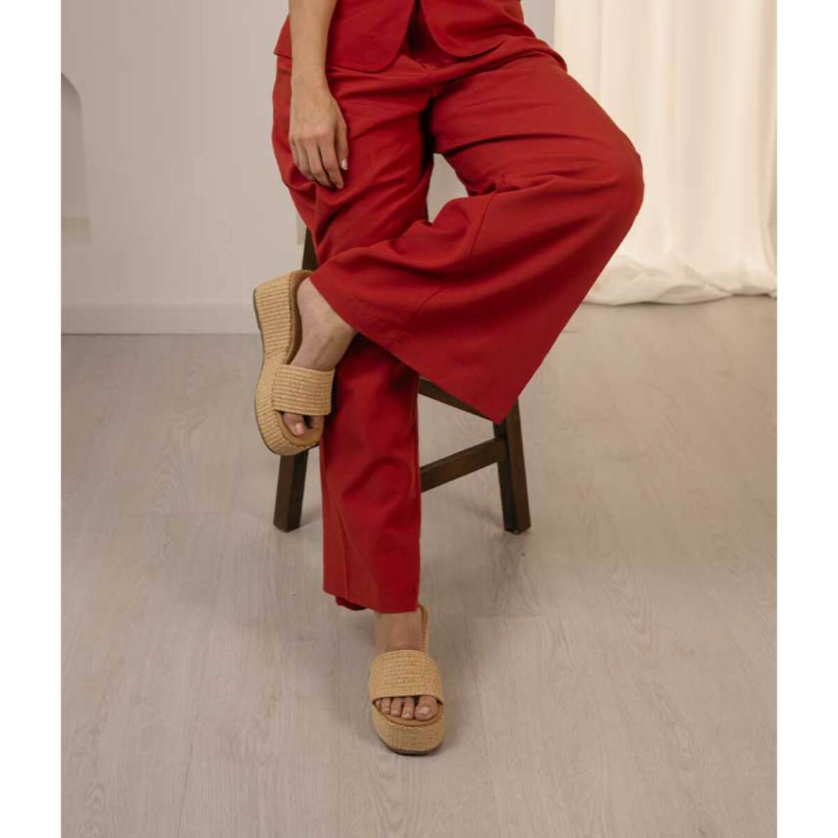 Sandalias de cuña marrón claro con esparto