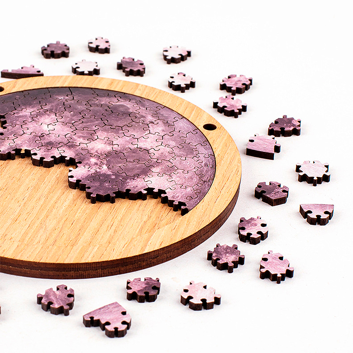 Puzzle e cornice in legno con 110 pezzi. Design Luna.