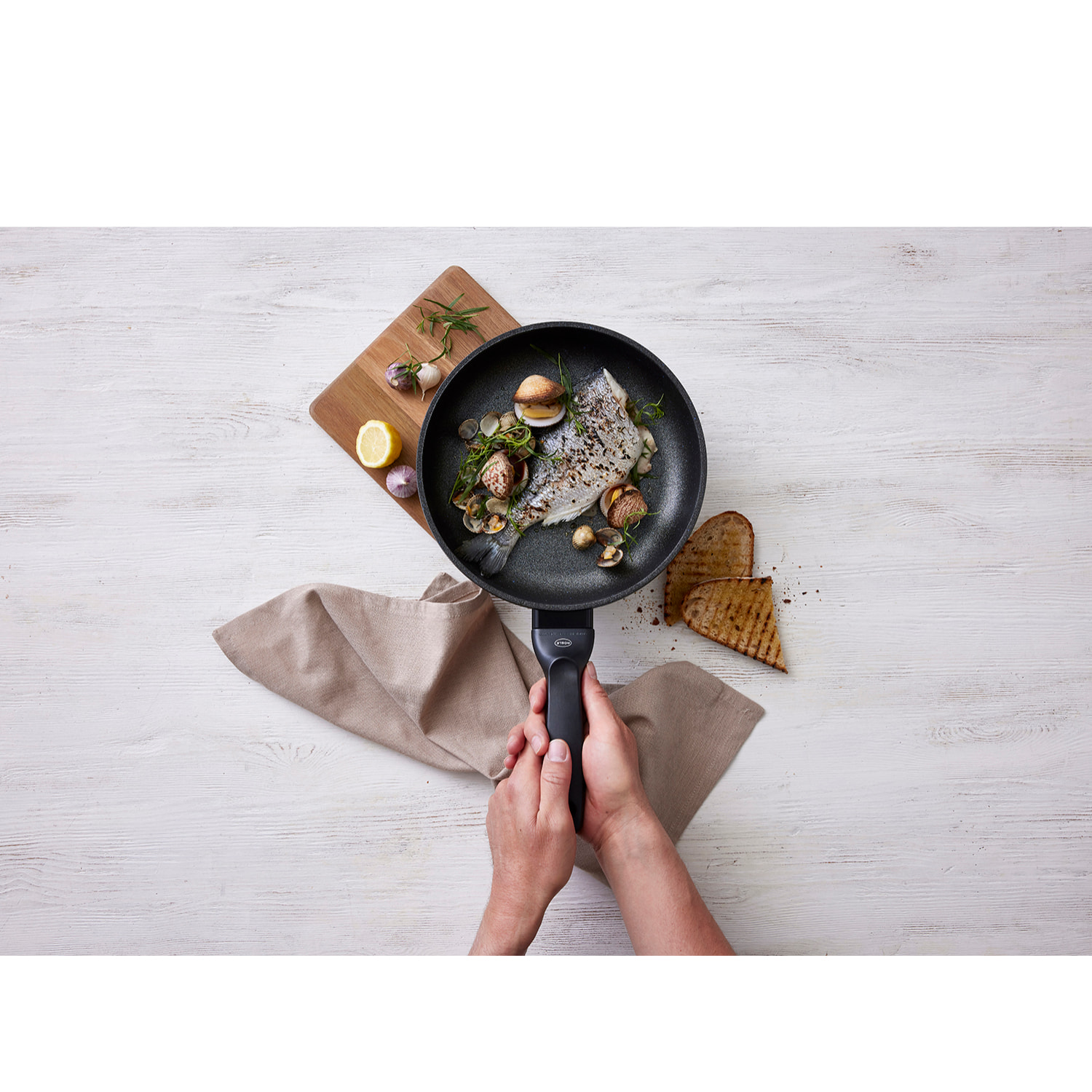 Planche à servir 32 x 20 cm en acacia