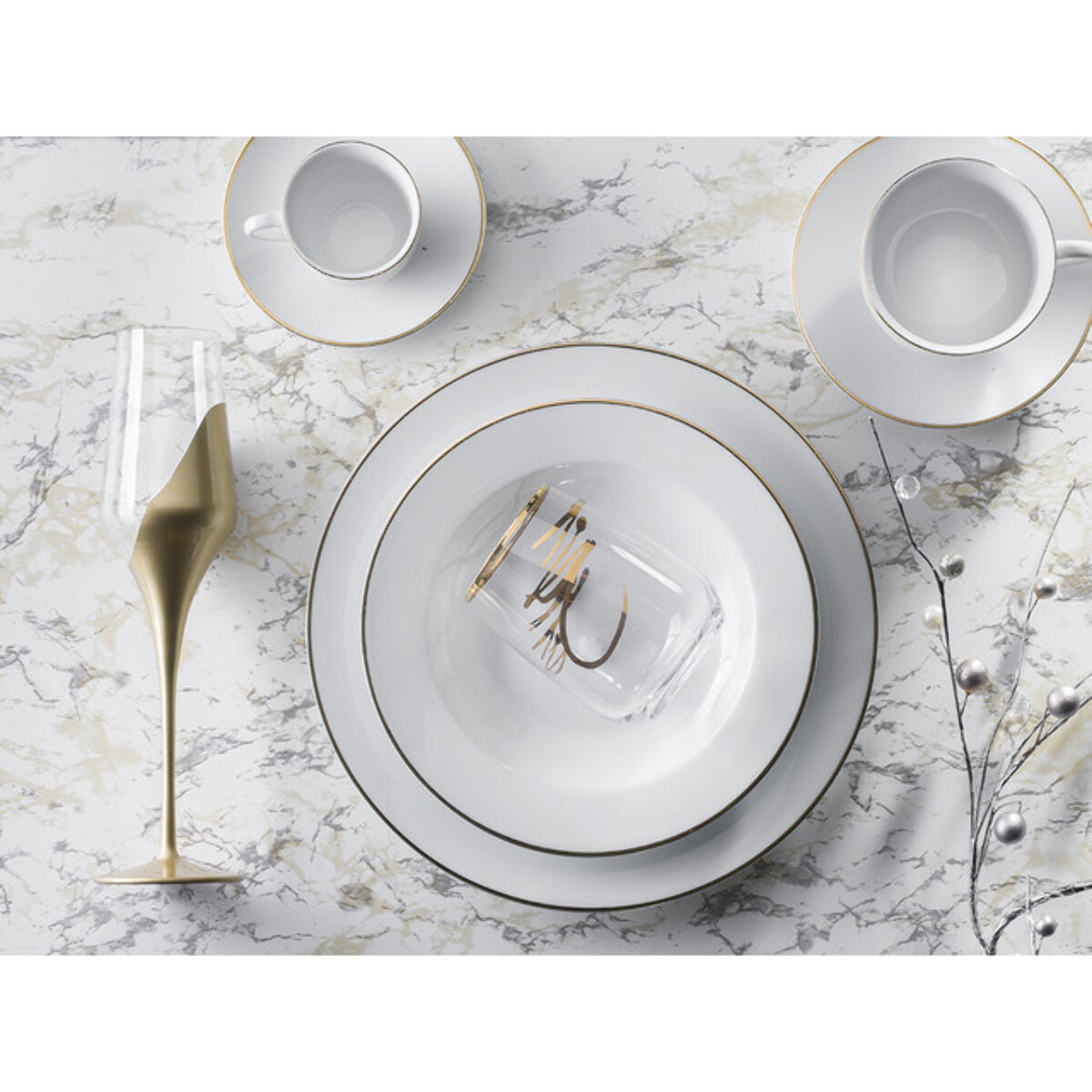 Servizio piatti Gold Chic da 38 pezzi con insalatiera e piatto da portata